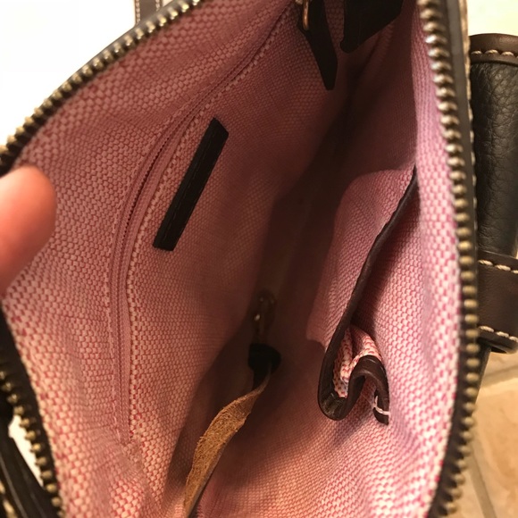 Dooney and Bourke crossbody bag - Picture 4 of 4